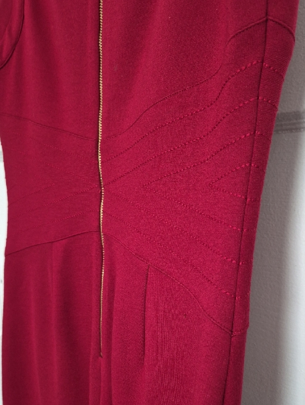 Classic Vixen Red Mini Midi Dress with Gold Tone Zipper. Wedding Guest. Size 8. - Picture 13 of 16